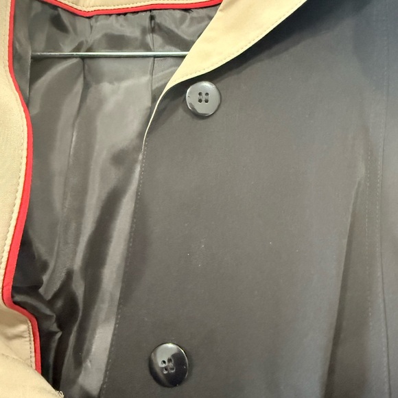 Chic Black Trench Coat with Tan Collar - Picture 9 of 13